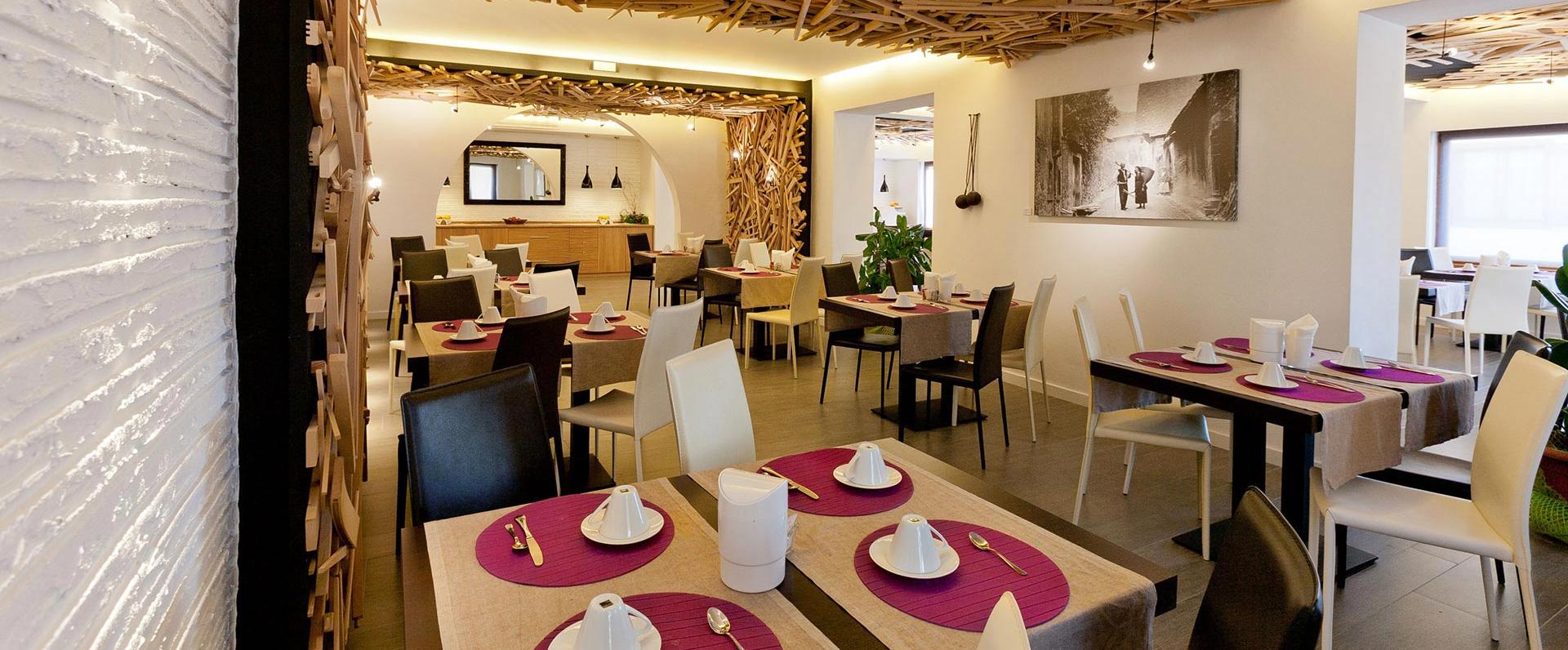 Elegant restaurant, modern design, warm atmosphere with wooden decorations.